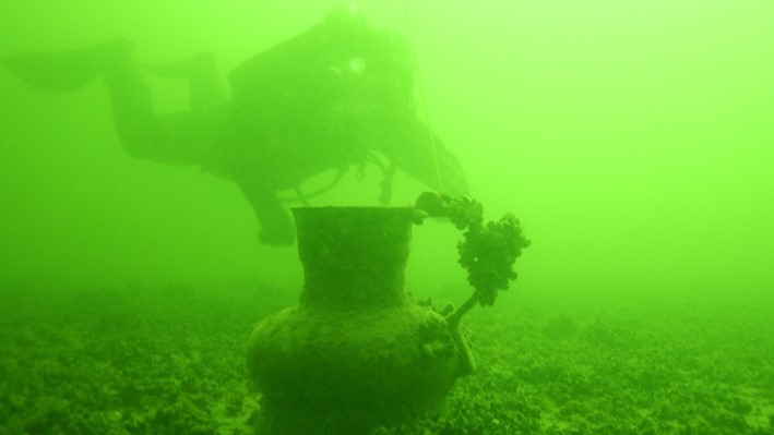 Pot on the seabed.